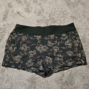 Athleta Trekkie North Printed Short Size 22